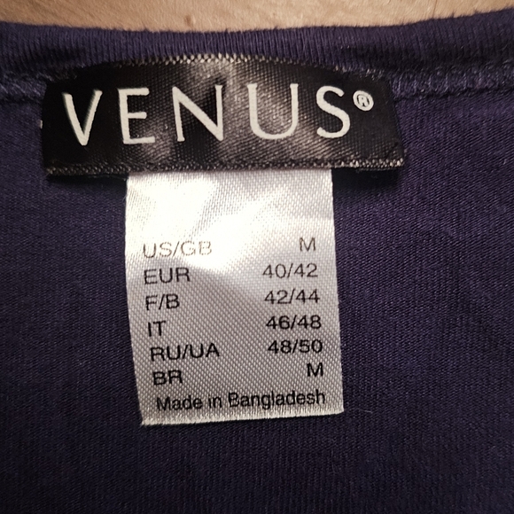 VENUS navy blue short sleeved t-shirt. Size M. EXCELLENT CONDITION! - Picture 3 of 5